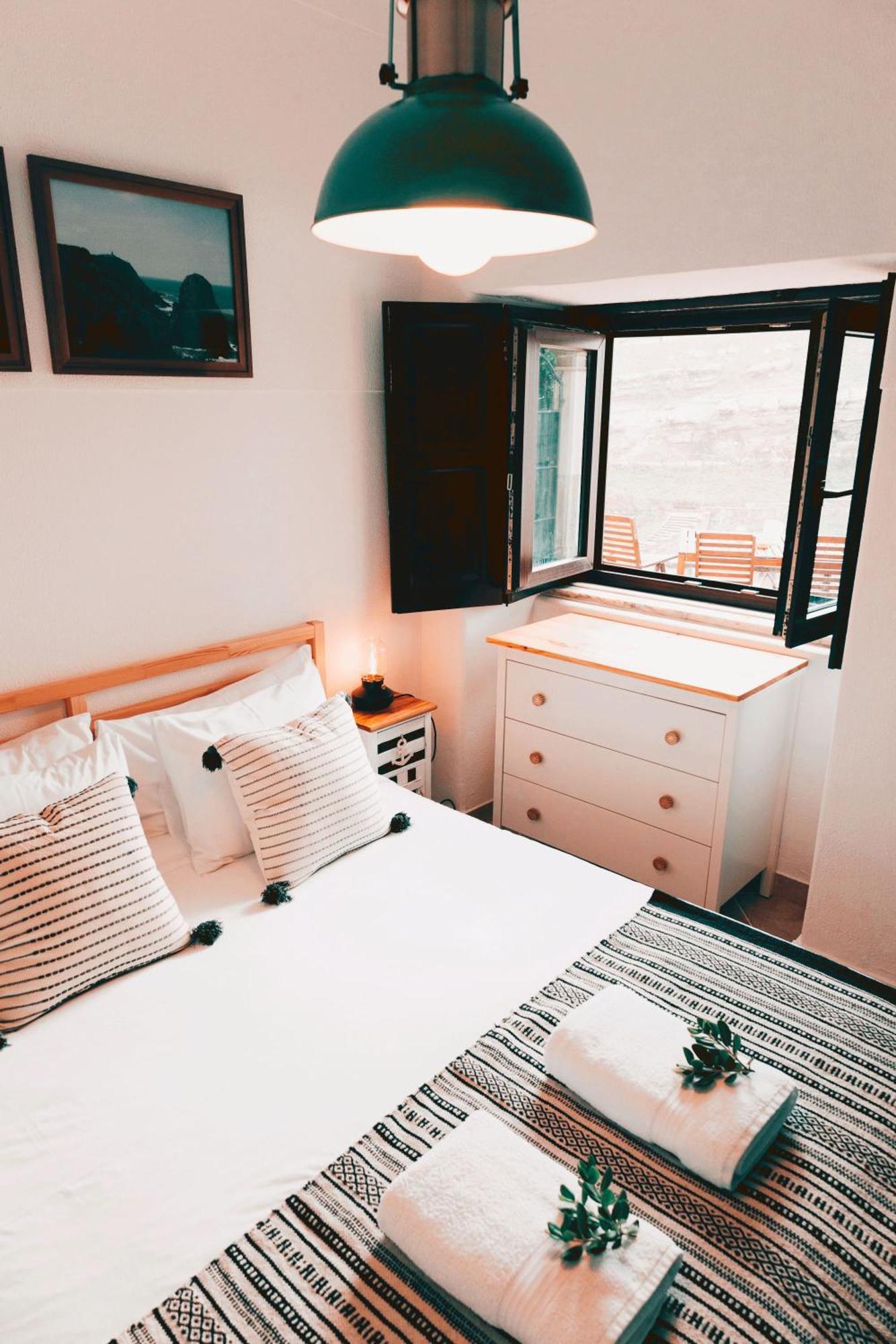 סינטרה Um Lugar Ao Sol Beach House Azenhas Do Mar מראה חיצוני תמונה